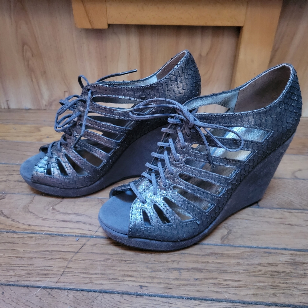 Shoes - Picture 3 of 5
